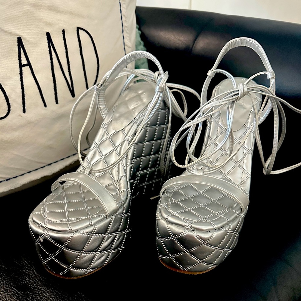 Lady Go Diva Silver Platform Shoes SIZE 6 Lace Up Leg.